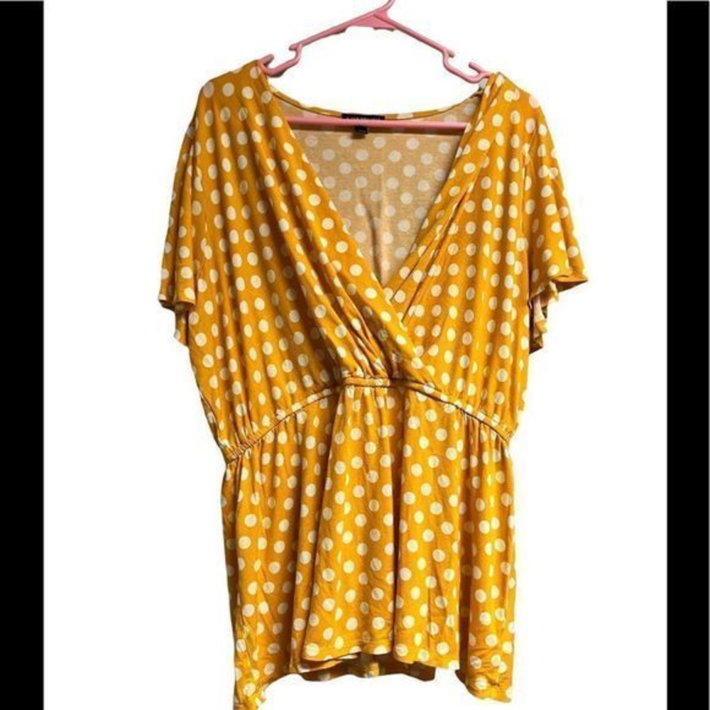 Lane Bryant plus size yellow/gold‎ short sleeve top w/ white dots size 18/20